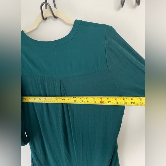 Pleione, women’s small, roll sleeve deep green longer length soft open-neck top - Picture 5 of 7
